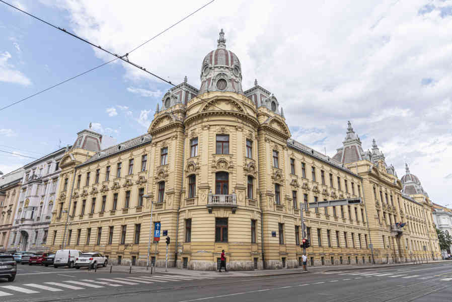 Croacia - Zagreb 55 - palacio de los Ferrocarriles Croatas.jpg